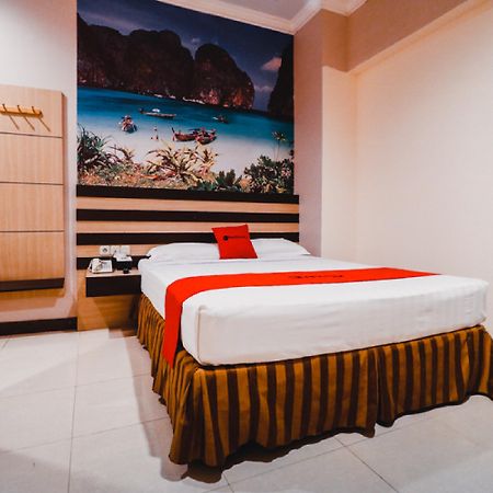 Reddoorz Plus near Makassar Town Square Bagian luar foto