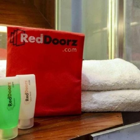 Reddoorz Plus near Makassar Town Square Bagian luar foto