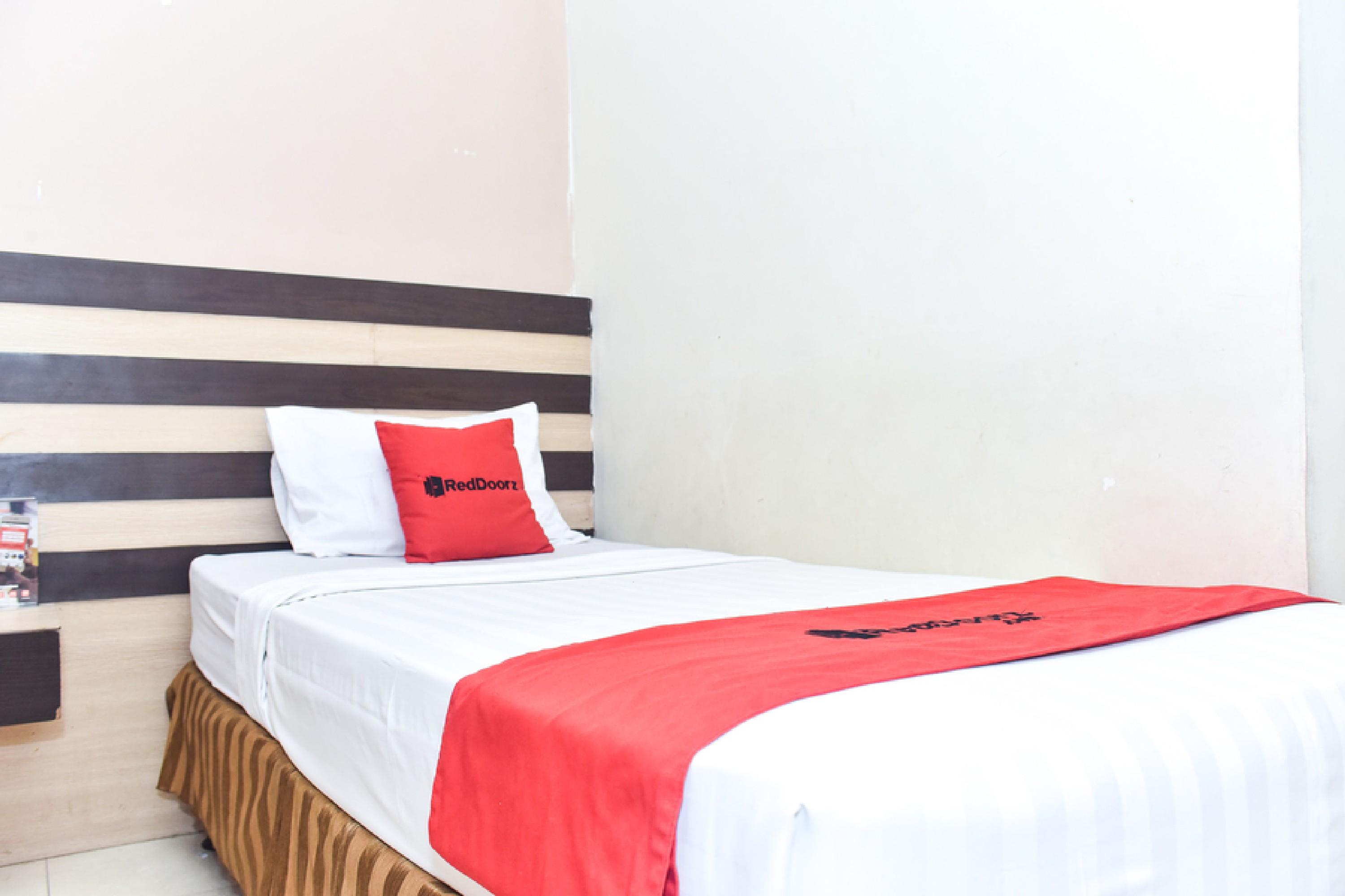 Reddoorz Plus near Makassar Town Square Bagian luar foto
