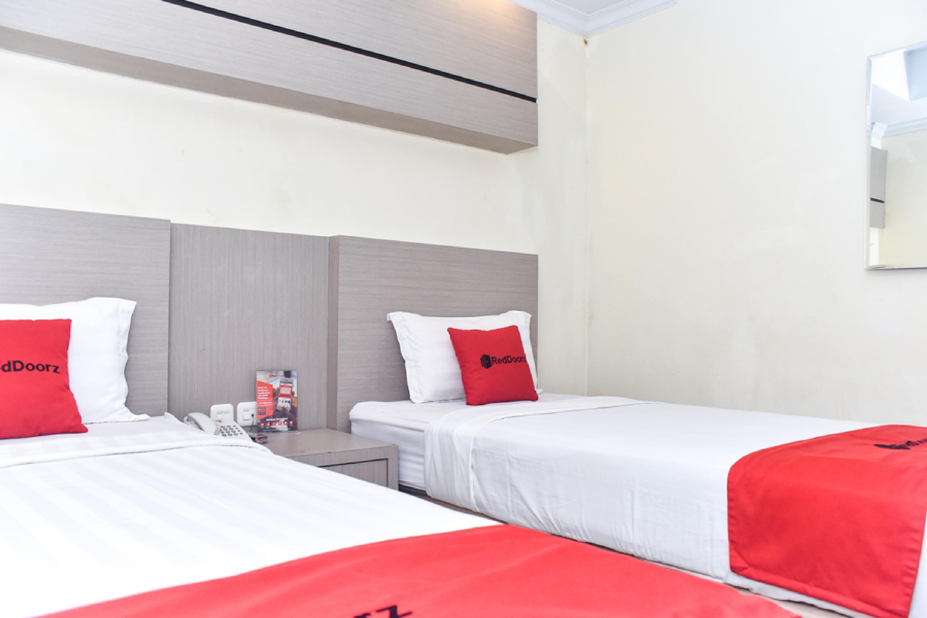 Reddoorz Plus near Makassar Town Square Bagian luar foto