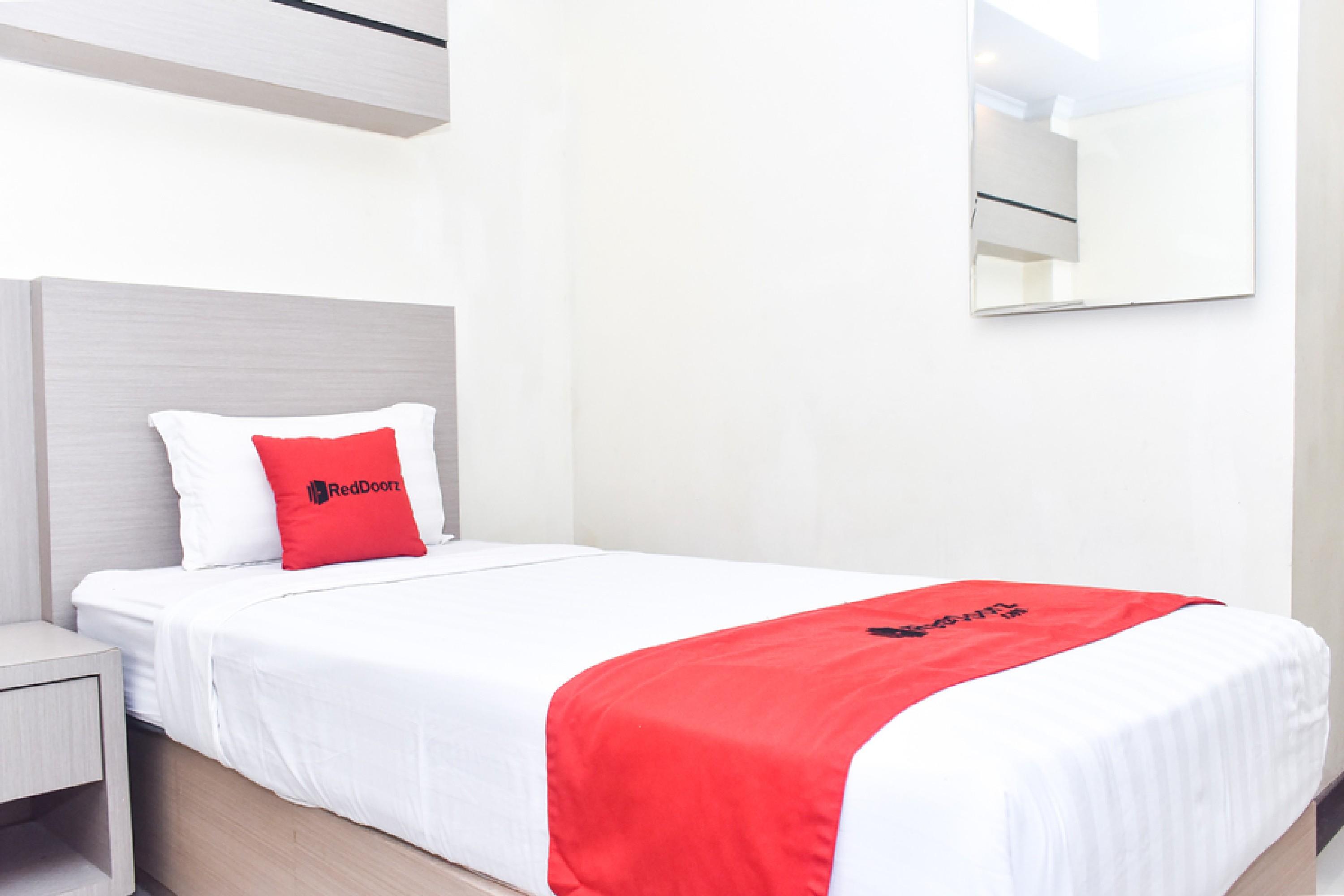 Reddoorz Plus near Makassar Town Square Bagian luar foto