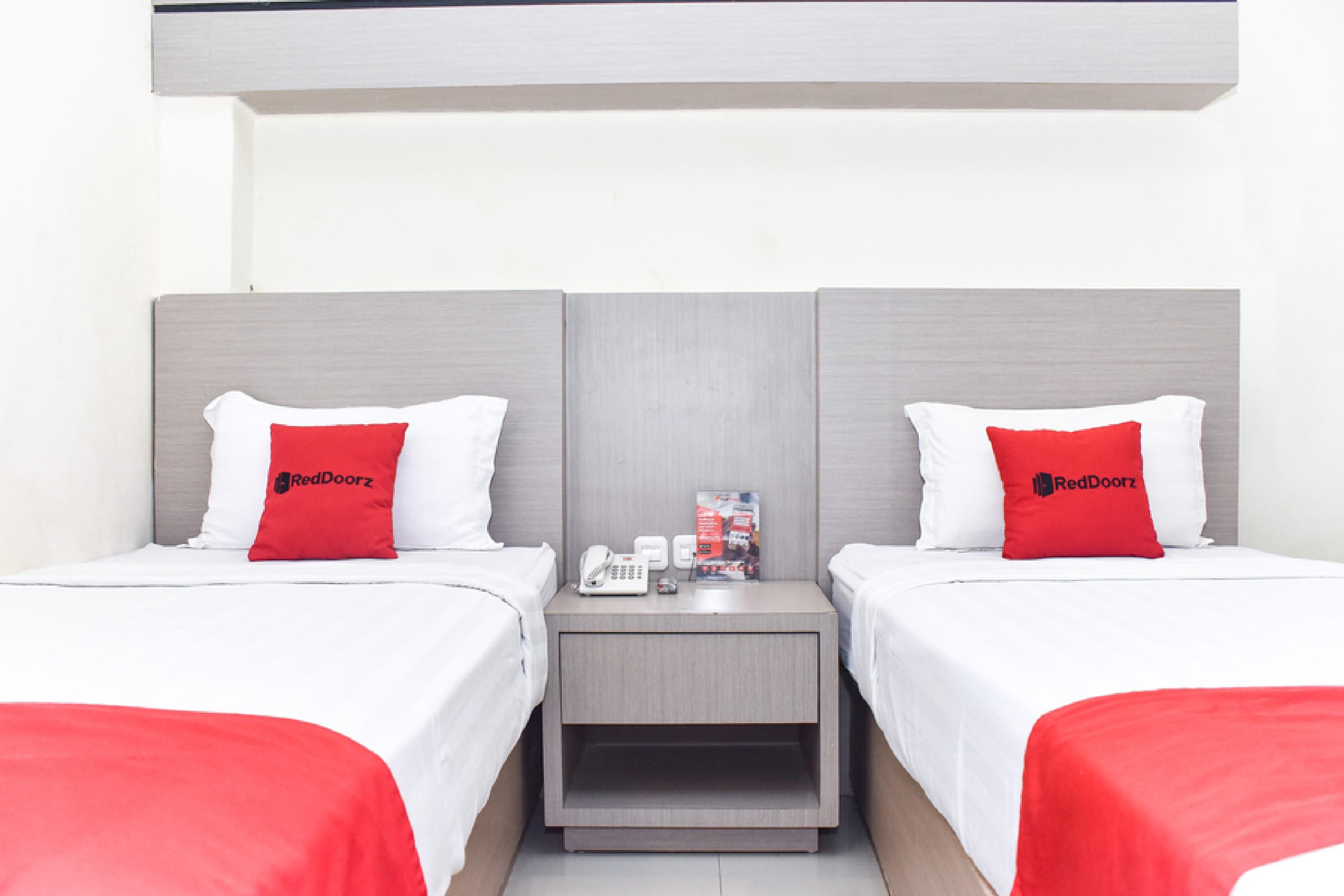 Reddoorz Plus near Makassar Town Square Bagian luar foto