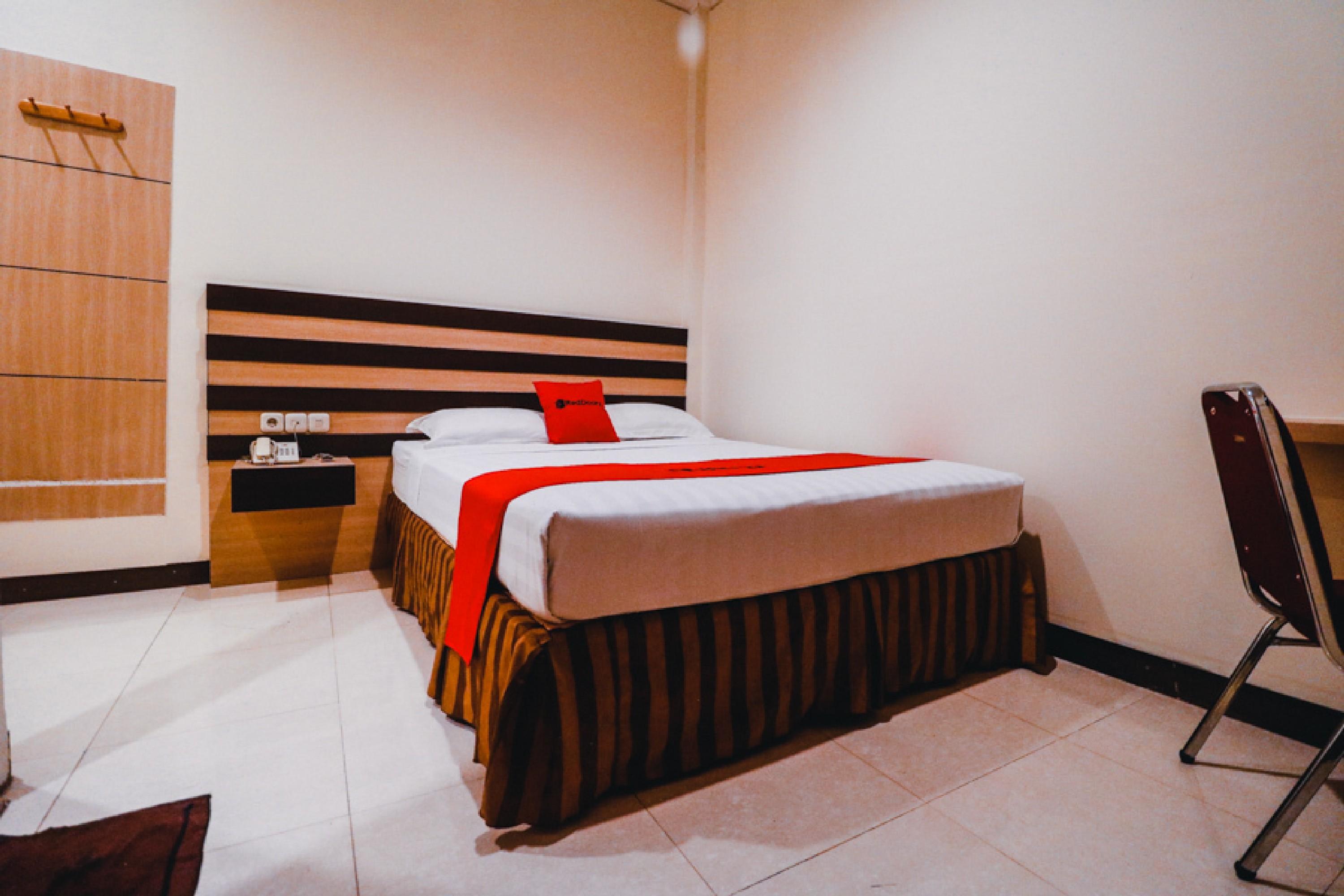 Reddoorz Plus near Makassar Town Square Bagian luar foto