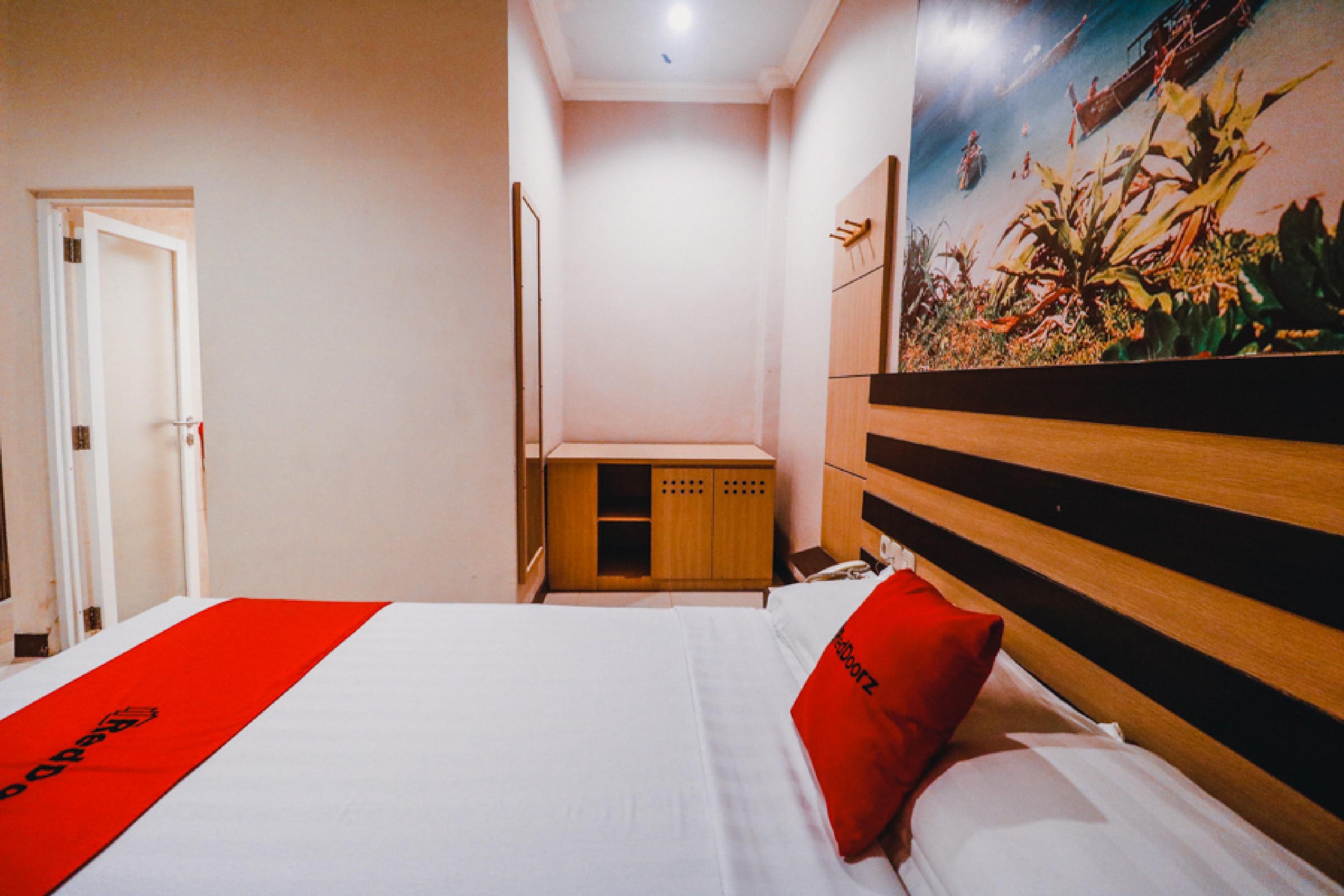 Reddoorz Plus near Makassar Town Square Bagian luar foto