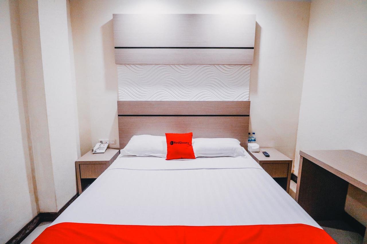 Reddoorz Plus near Makassar Town Square Bagian luar foto