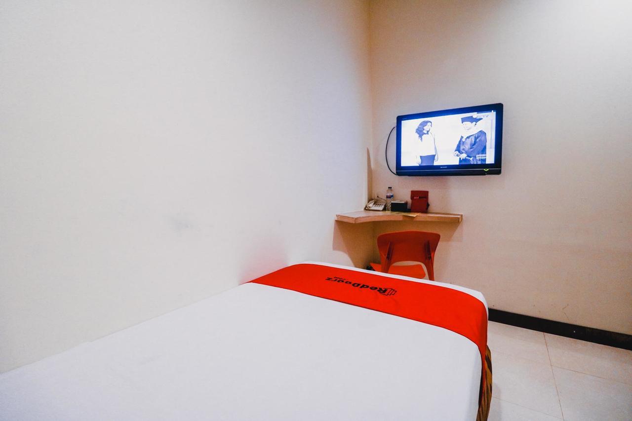 Reddoorz Plus near Makassar Town Square Bagian luar foto