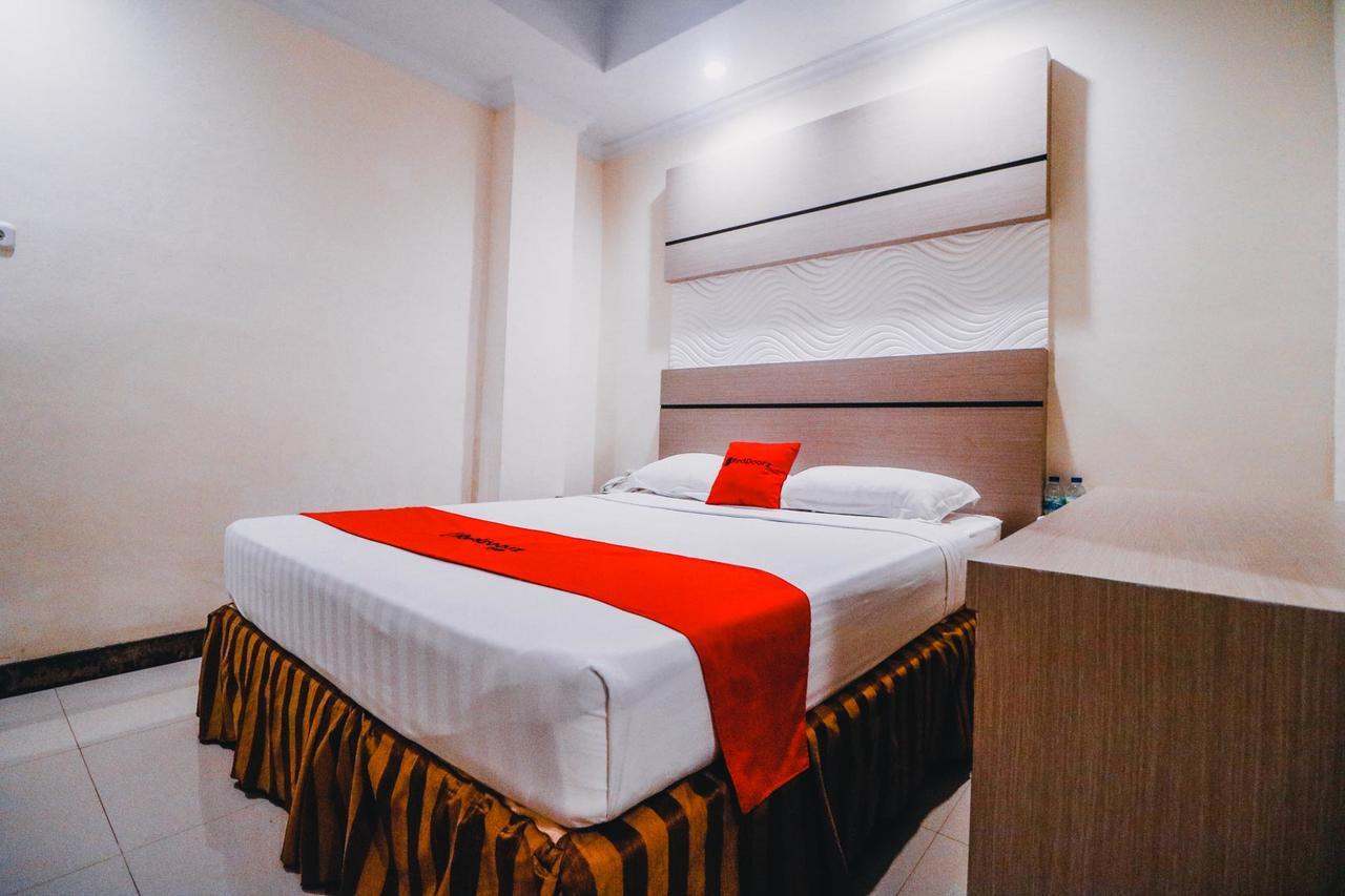Reddoorz Plus near Makassar Town Square Bagian luar foto