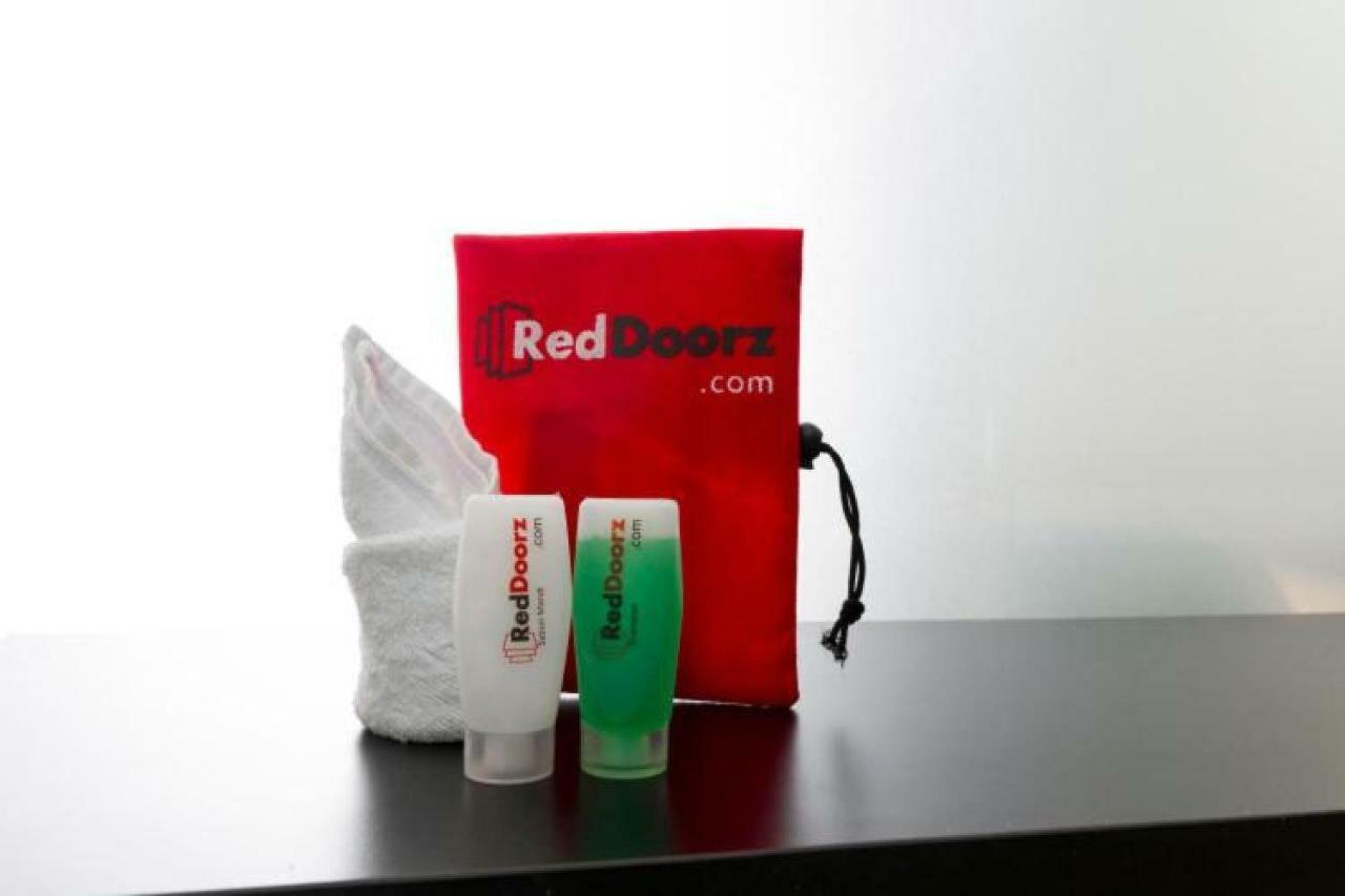 Reddoorz Plus near Makassar Town Square Bagian luar foto