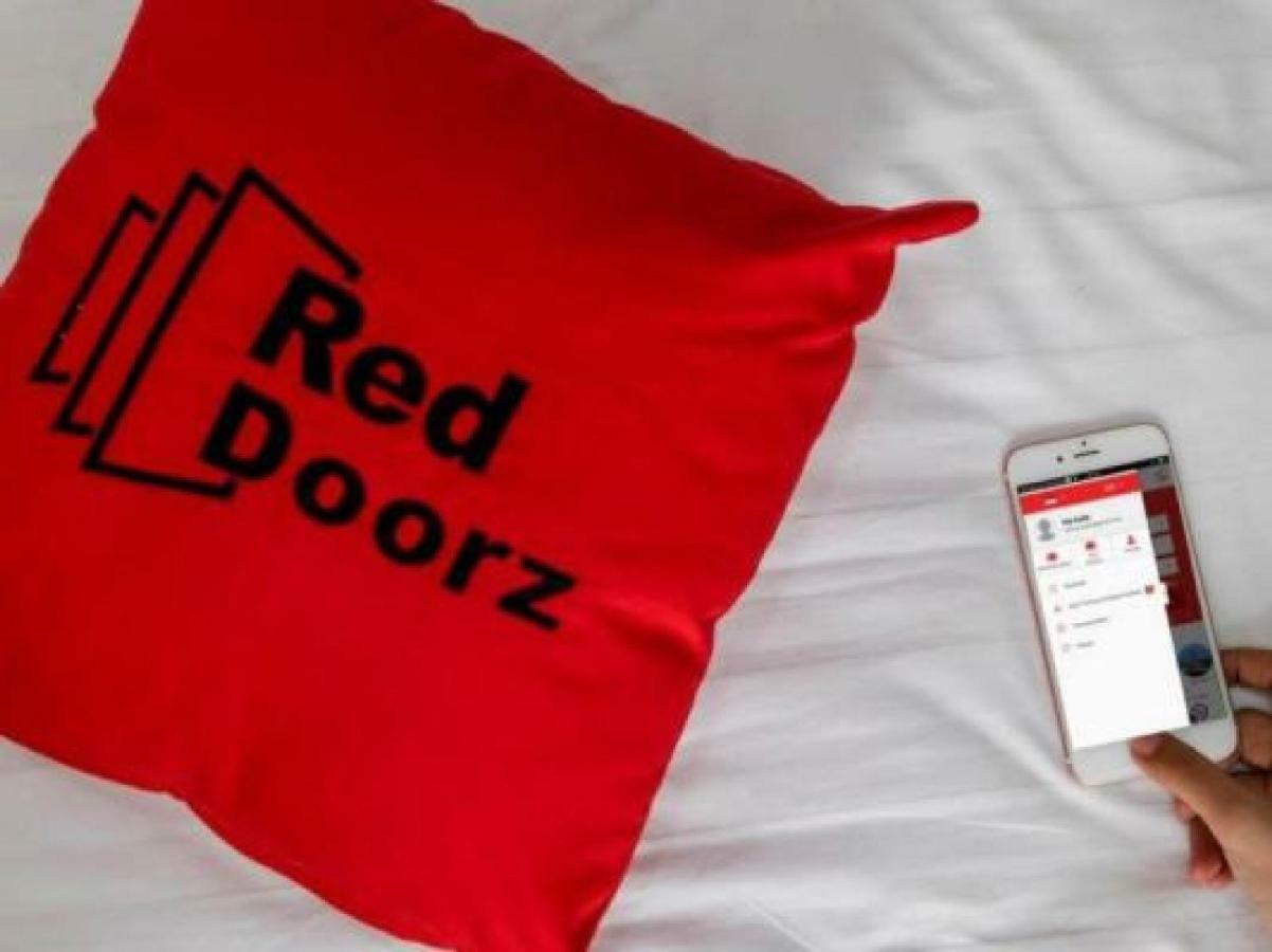 Reddoorz Plus near Makassar Town Square Bagian luar foto