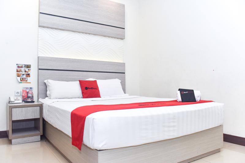 Reddoorz Plus near Makassar Town Square Bagian luar foto